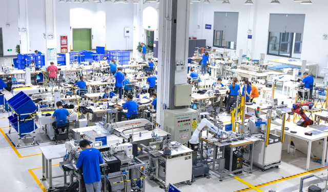 物聯網技術驅動下的阿里犀牛智造工廠 精英技術團隊引領智能制造創新